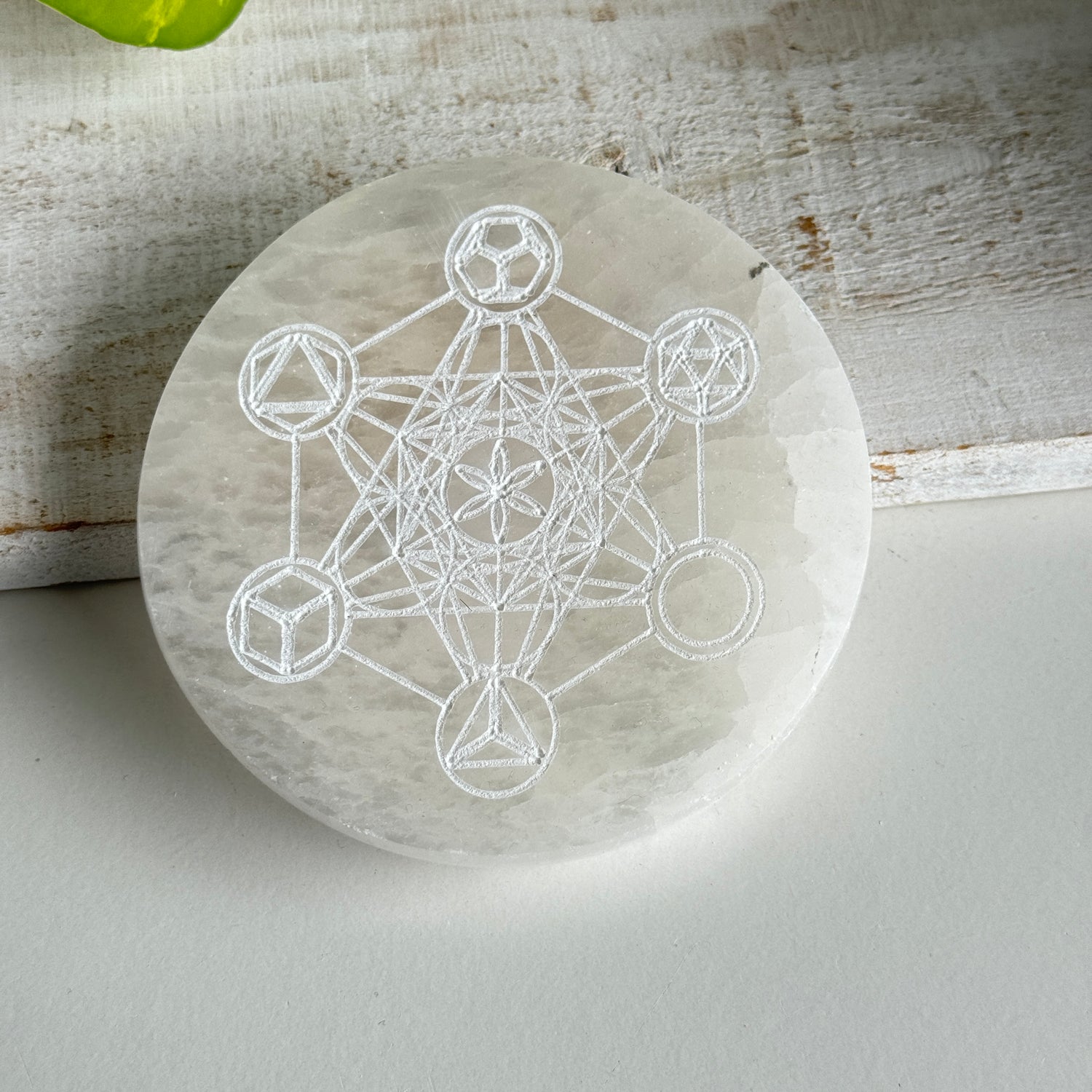 Round Selenite Grid Plate