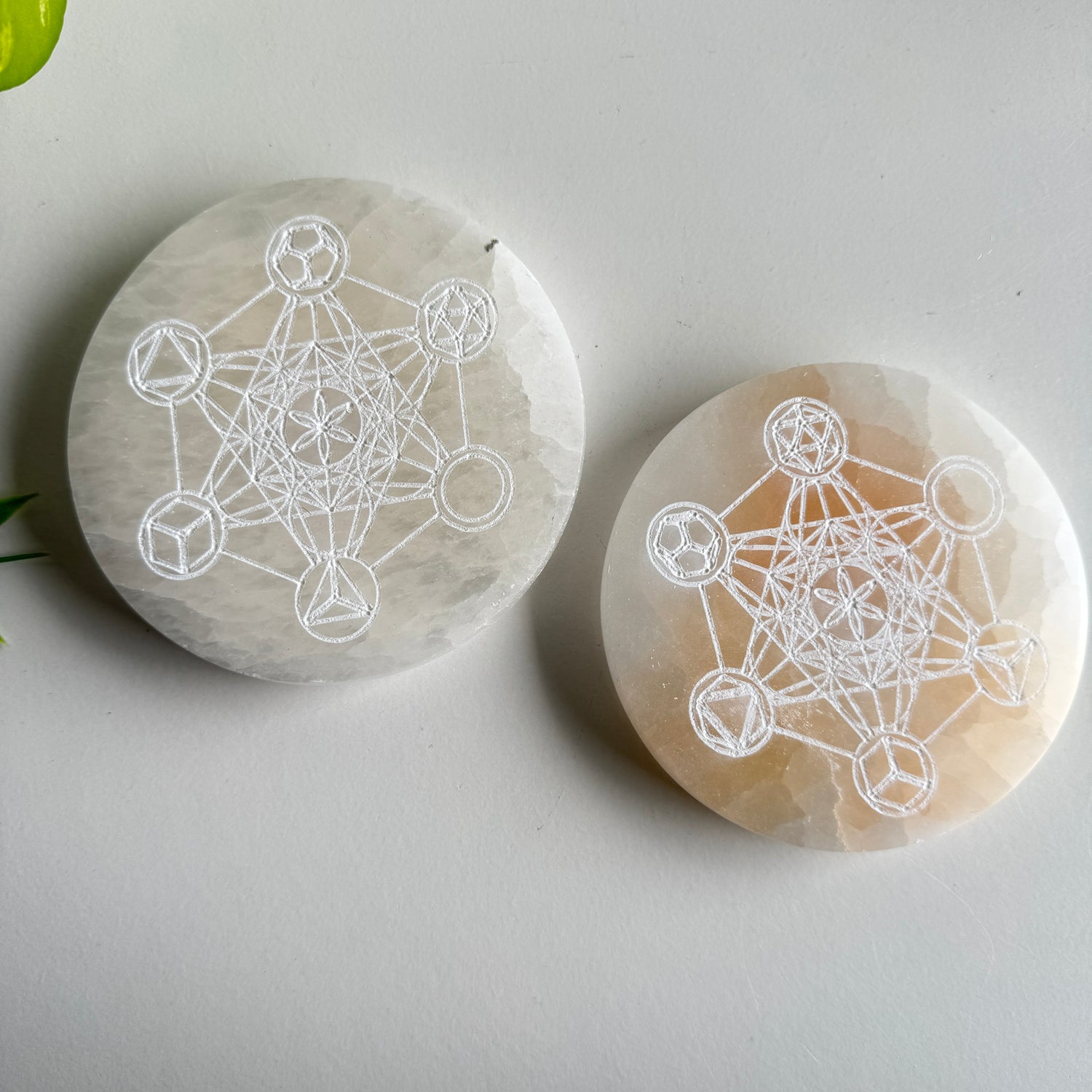 Round Selenite Grid Plate