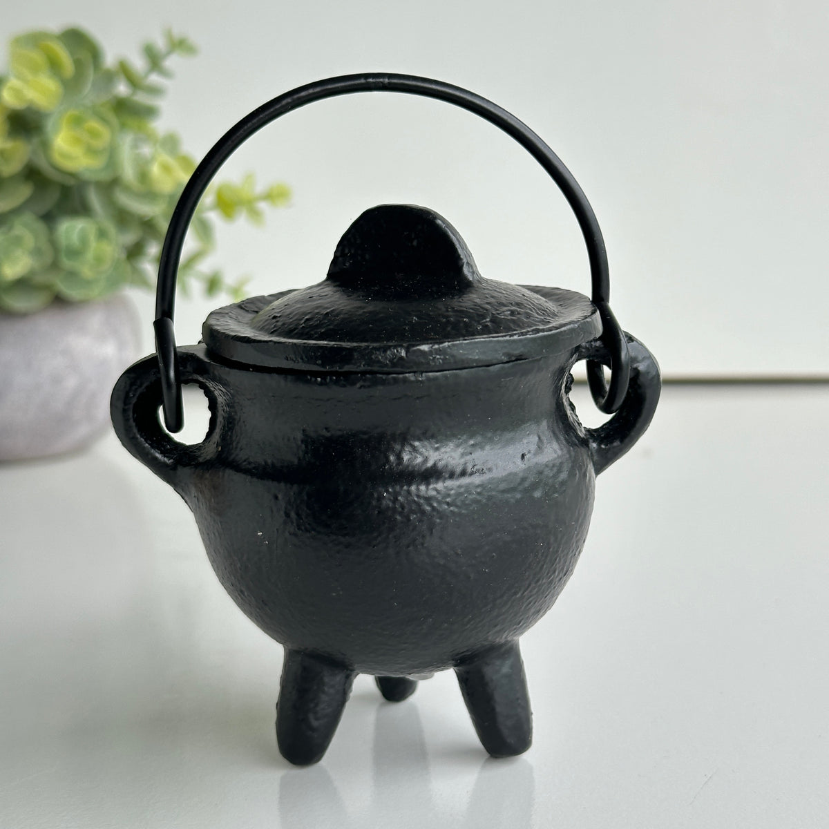 10cm Black Cauldron Ribbed 3 Legs BR81