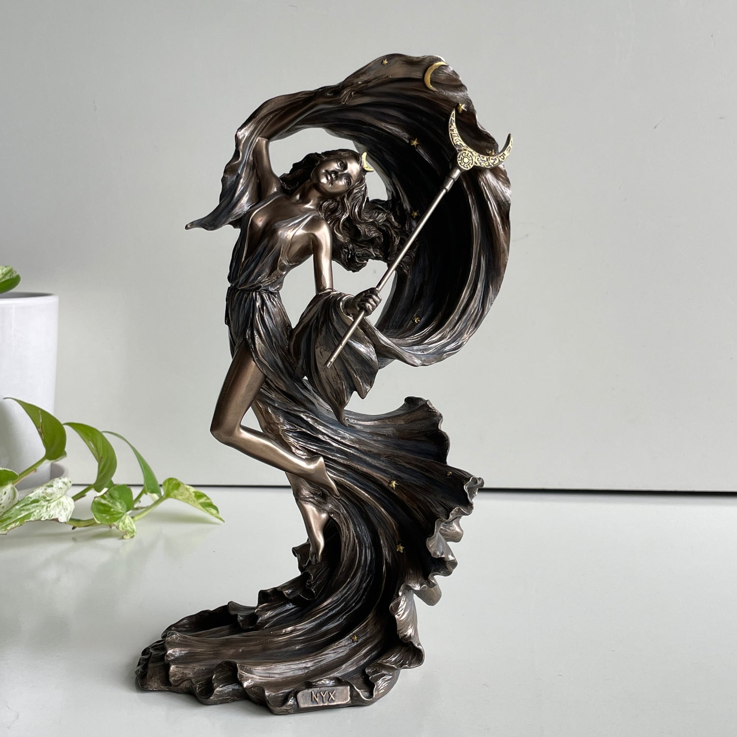 Nyx Statue C-5097