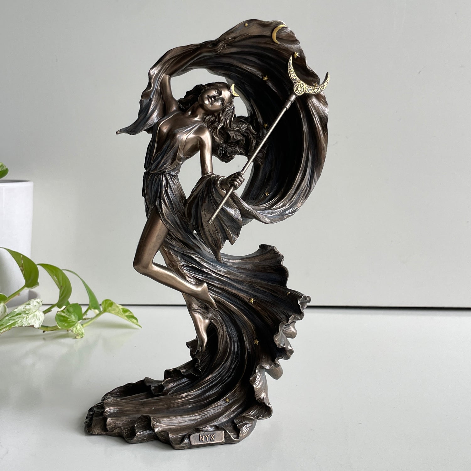 Nyx Statue C-5097