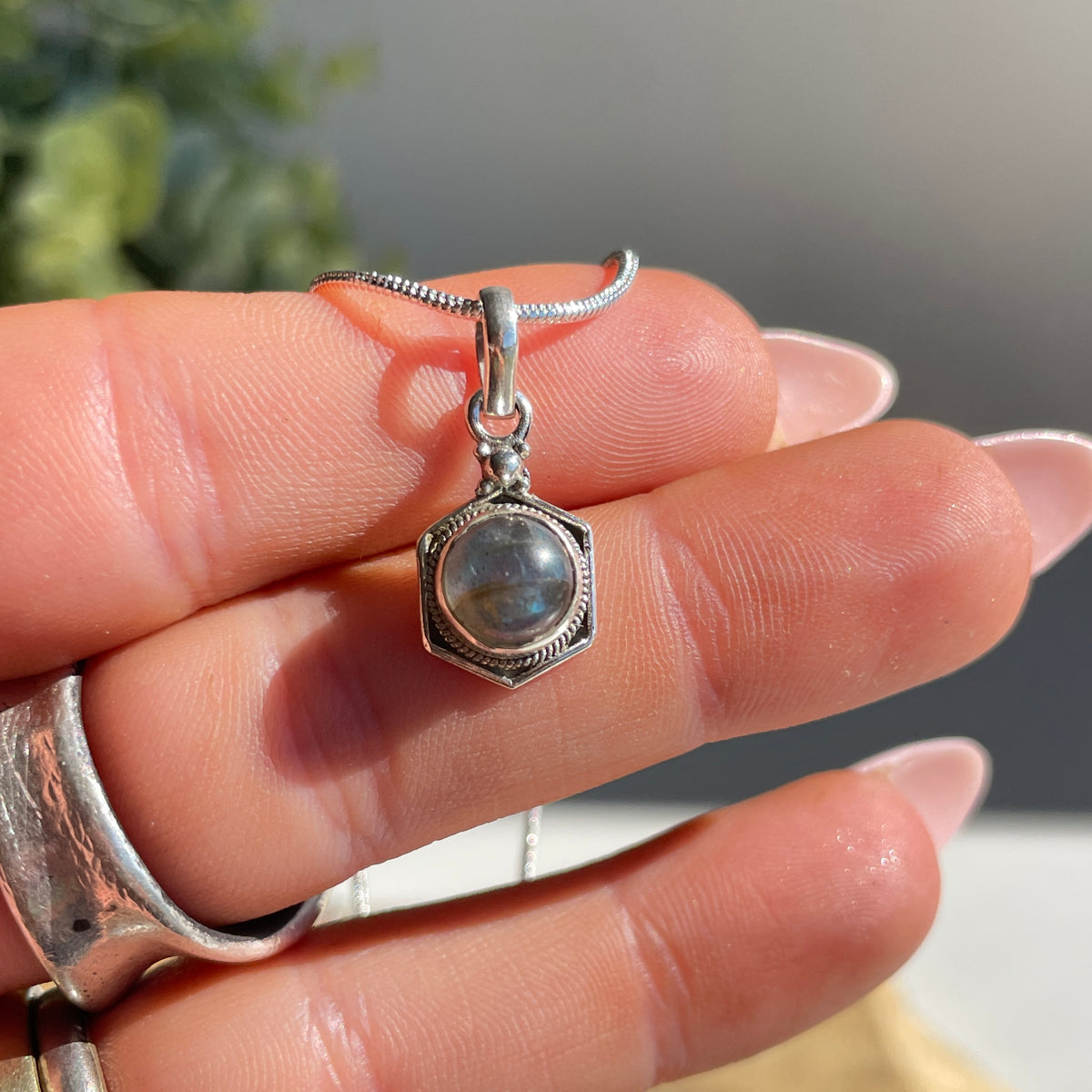 Labradorite Round Pendant