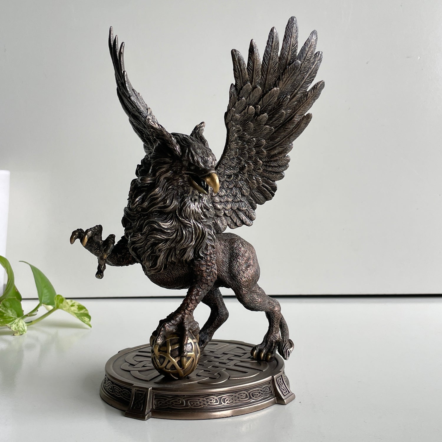 Griffin Statue C5101