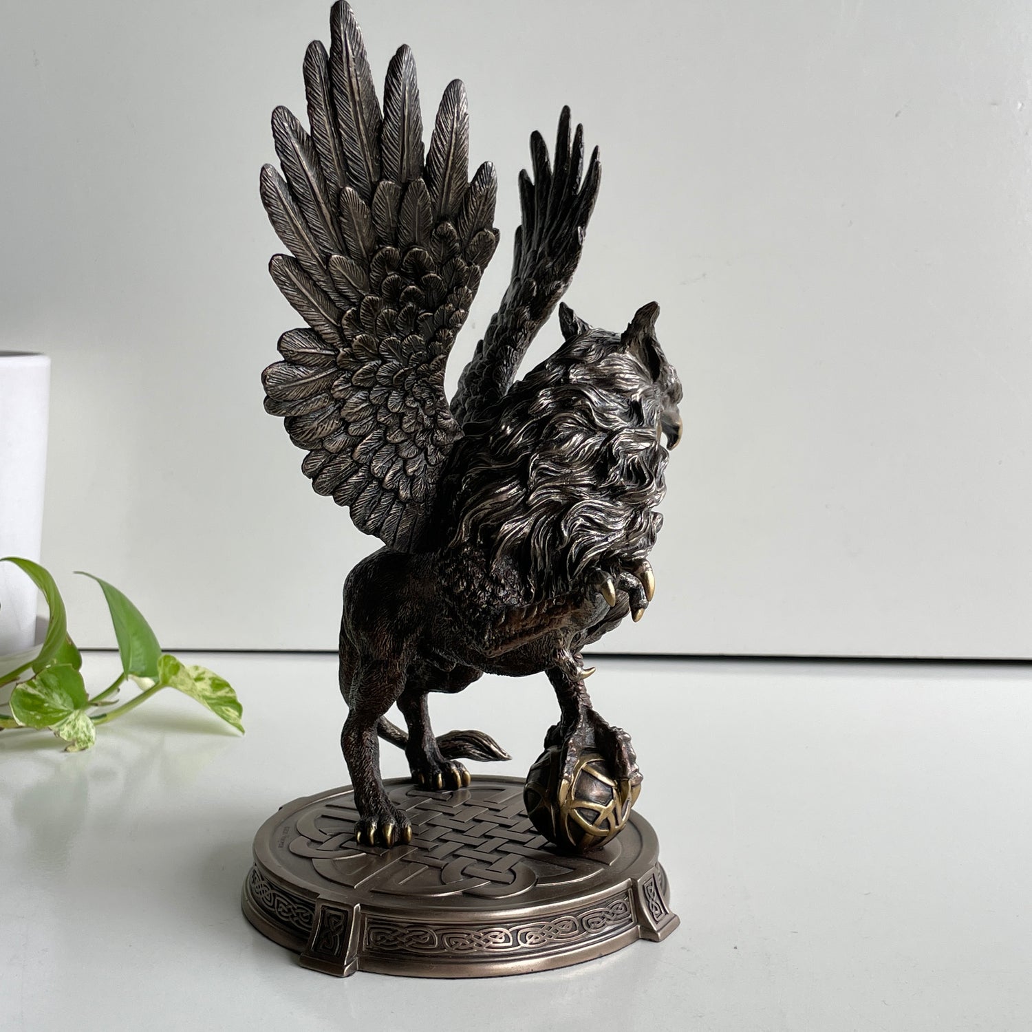 Griffin Statue C5101