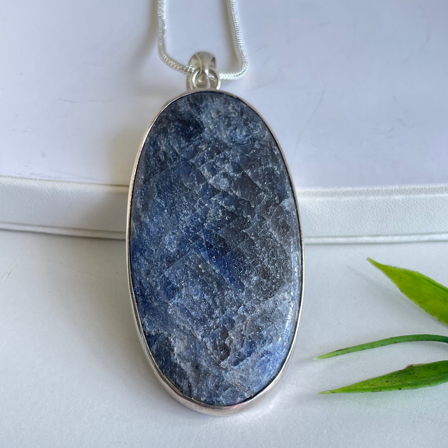 Sapphire Oval Pendant 005
