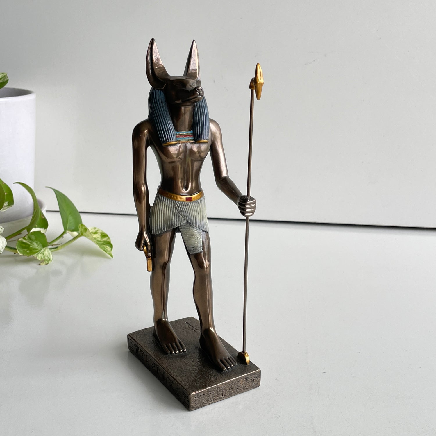 Anubis Statue R010