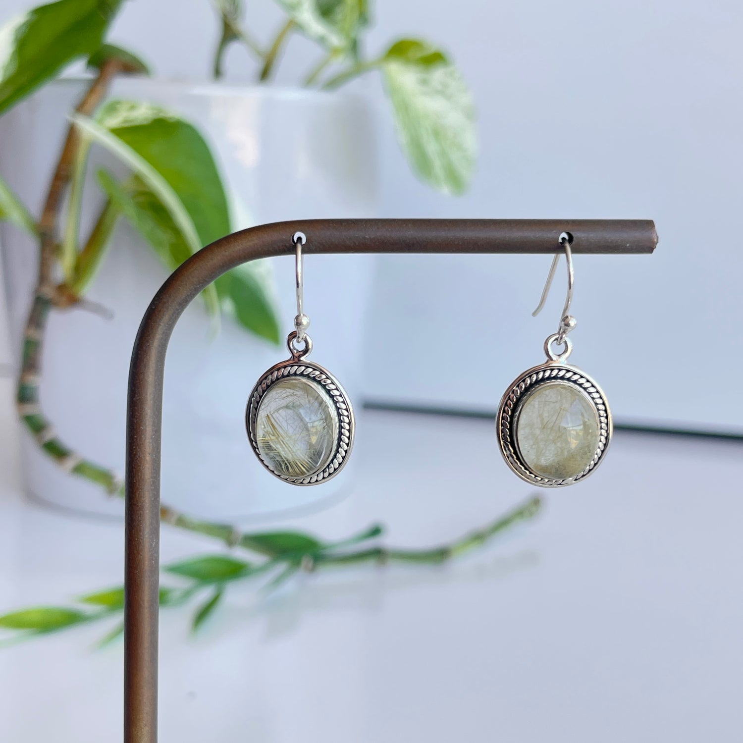 Rutilated Quartz Detailed Oval Earrings 001