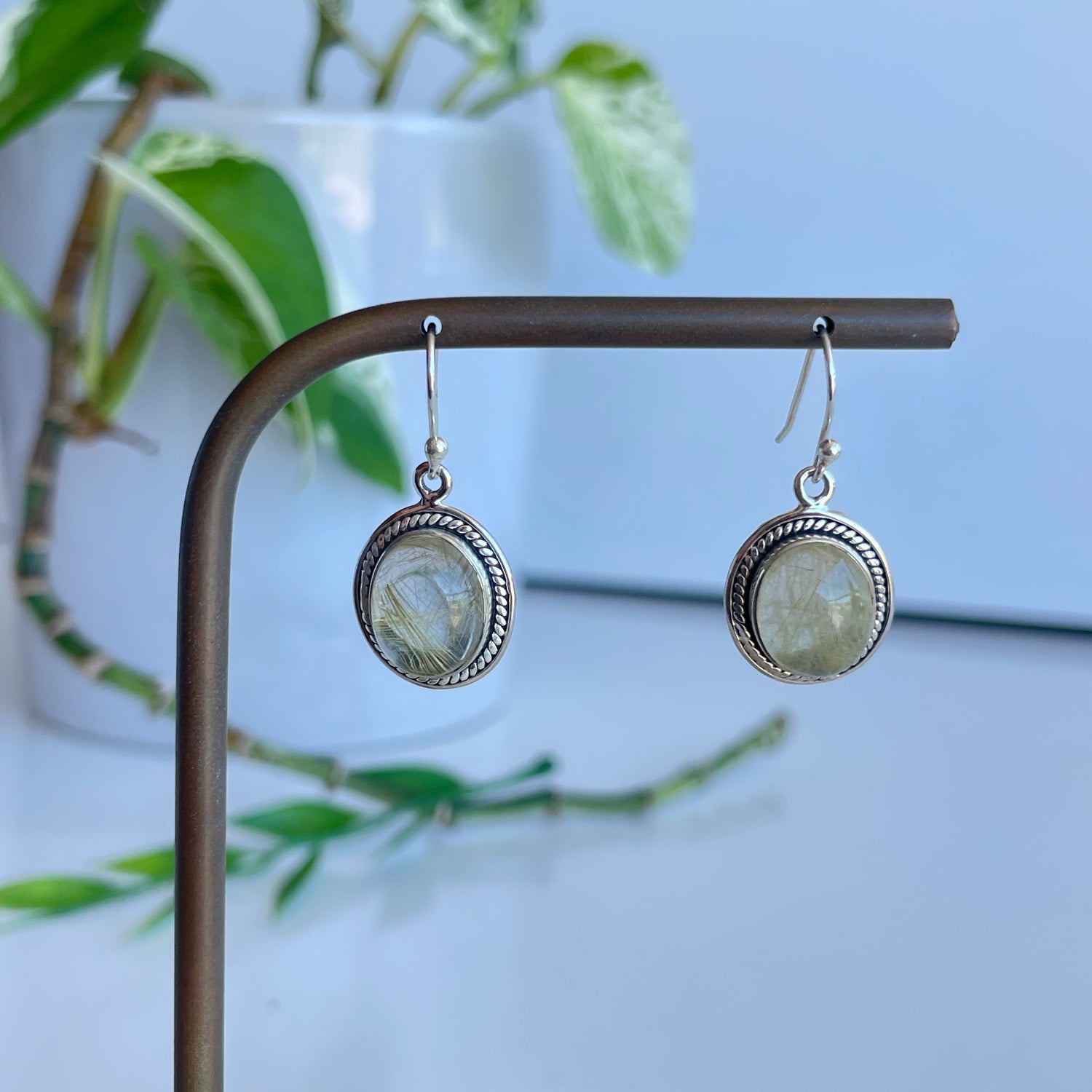 Rutilated Quartz Detailed Oval Earrings 001