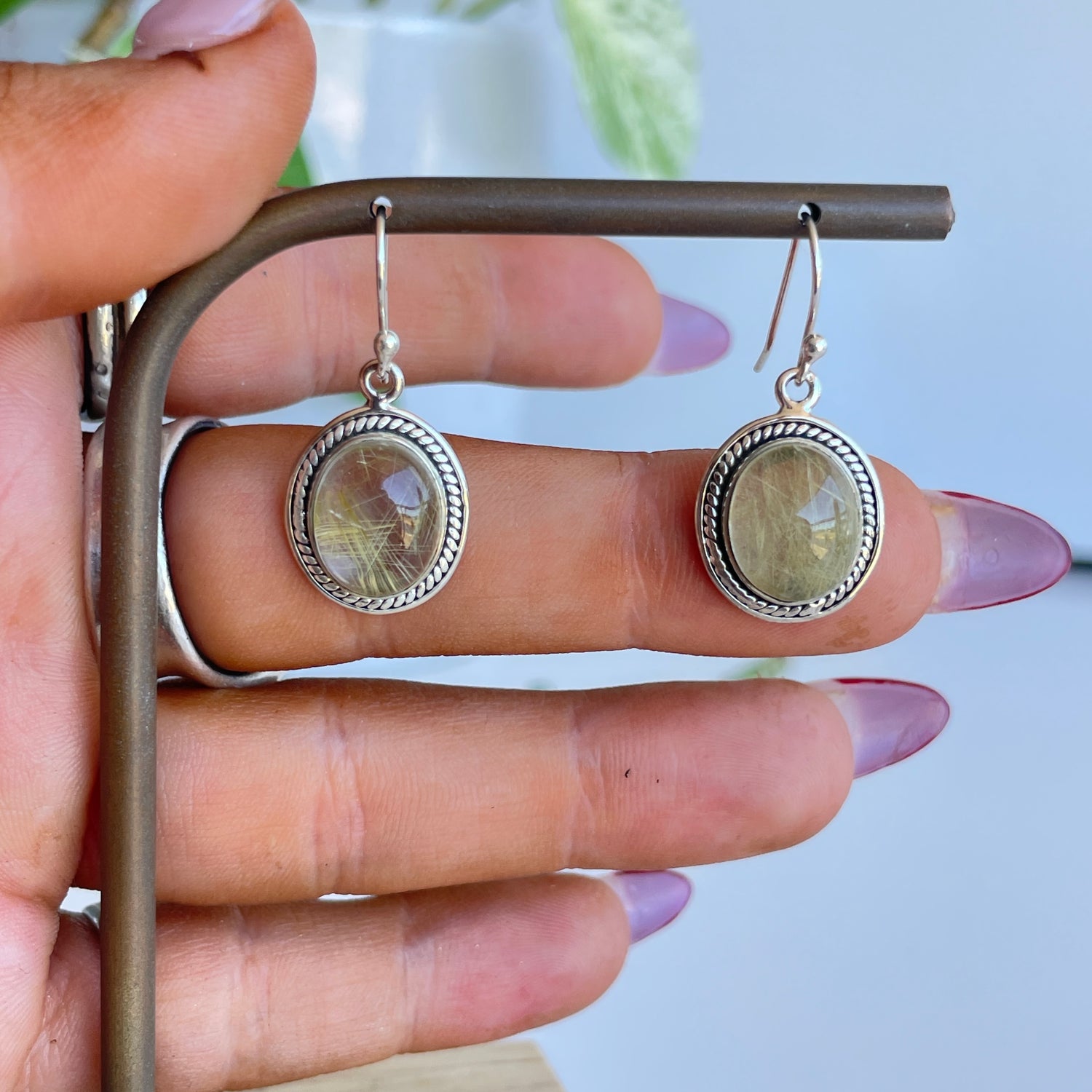 Rutilated Quartz Detailed Oval Earrings 001