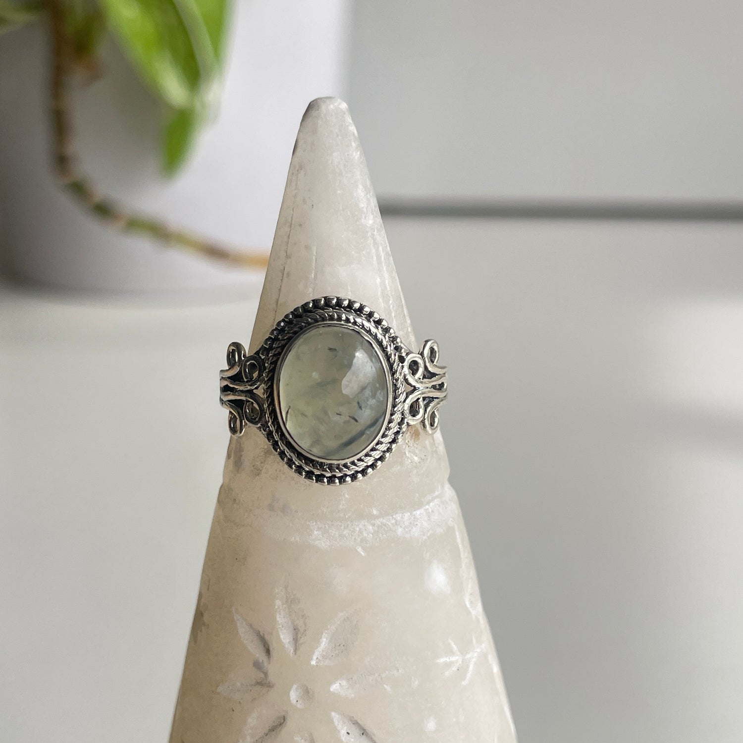 Prehnite Oval Ring Sz7