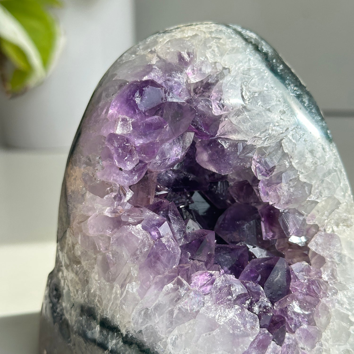Amethyst Geode Cutbase 1.522kg