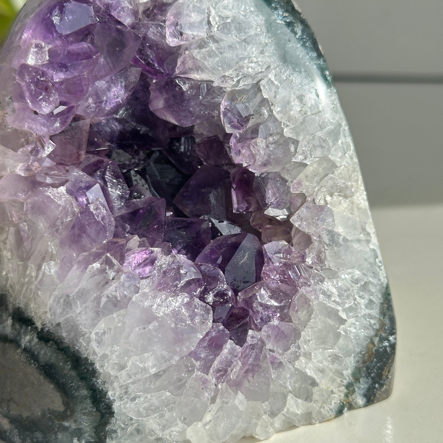 Amethyst Geode Cutbase 1.522kg