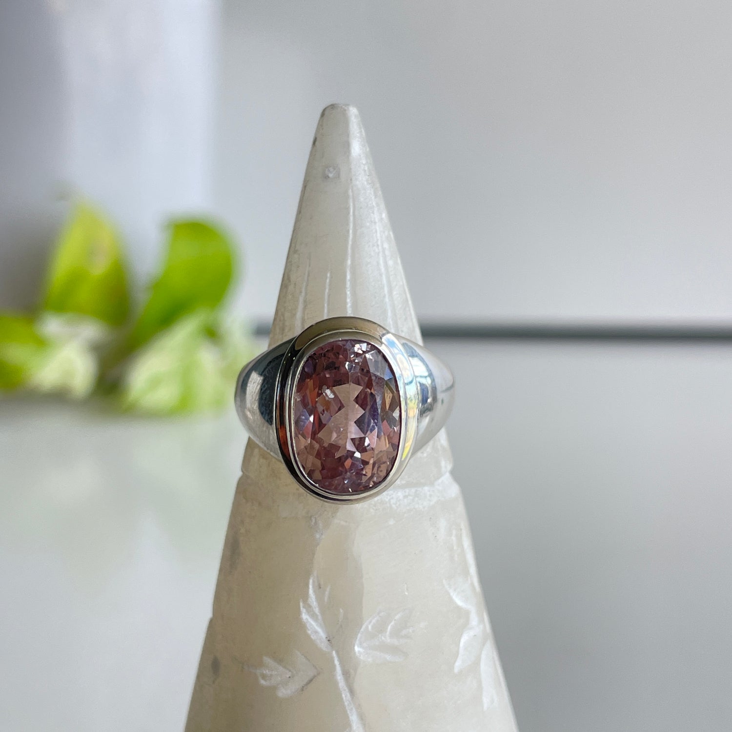 Kunzite High Quality Oval Ring Sz8 001
