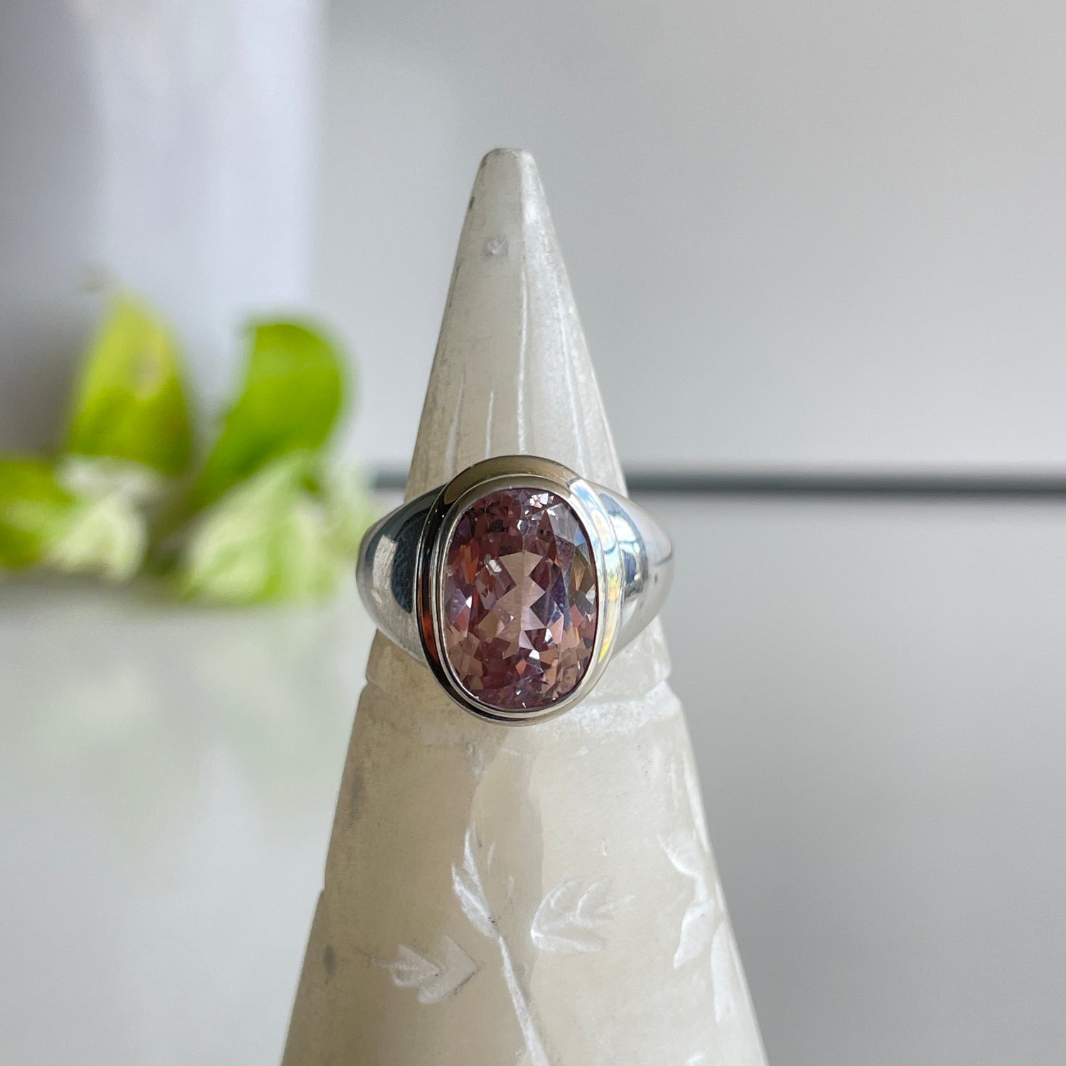 Kunzite High Quality Oval Ring Sz8 001