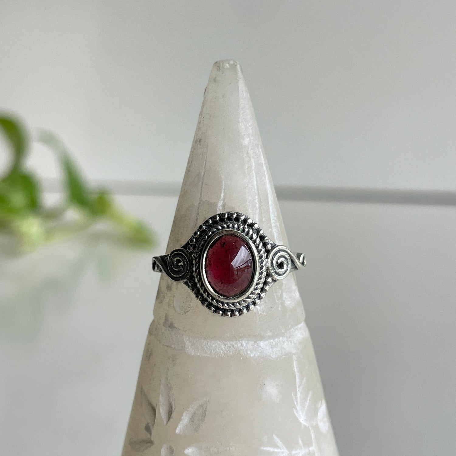 Garnet Oval Detailed Ring