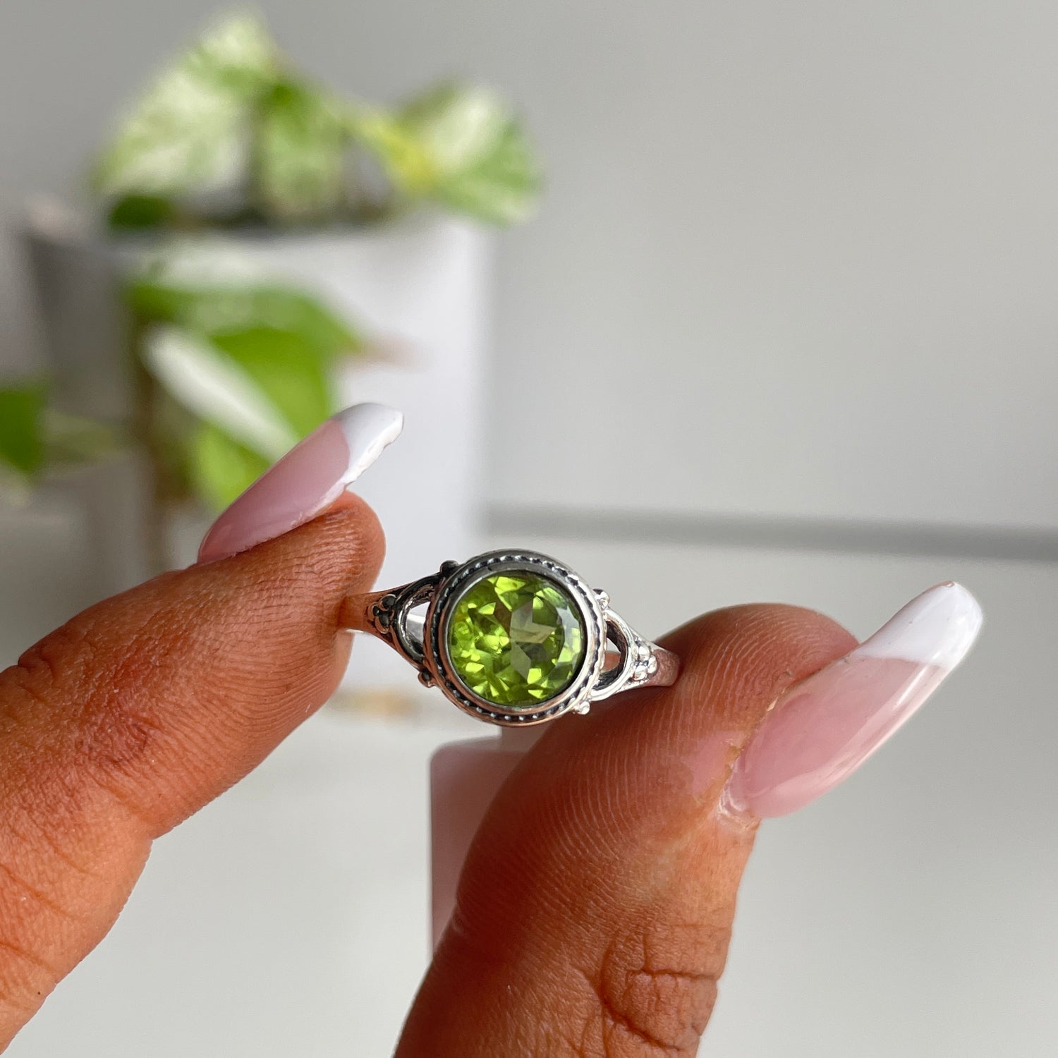 Peridot Round Ring Sz9