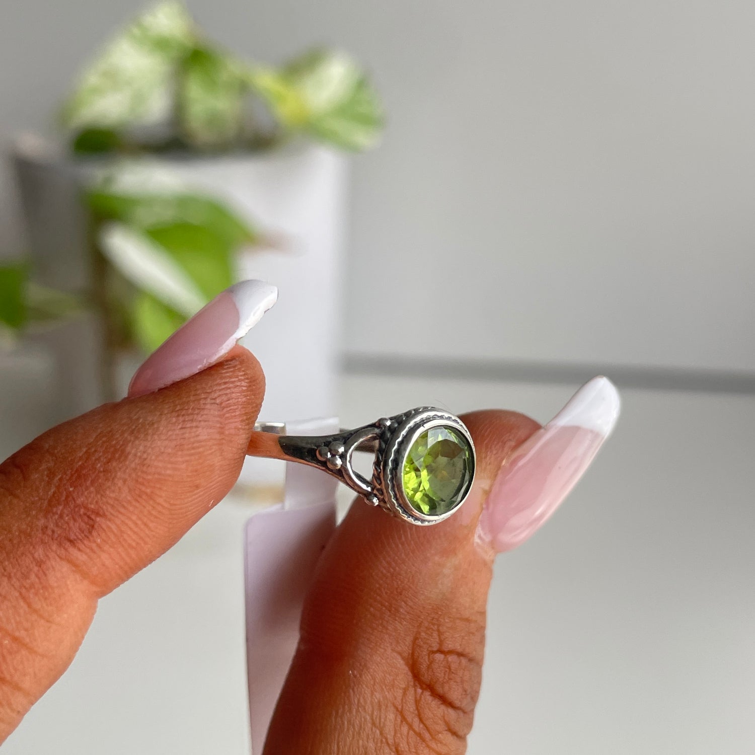 Peridot Round Ring Sz9