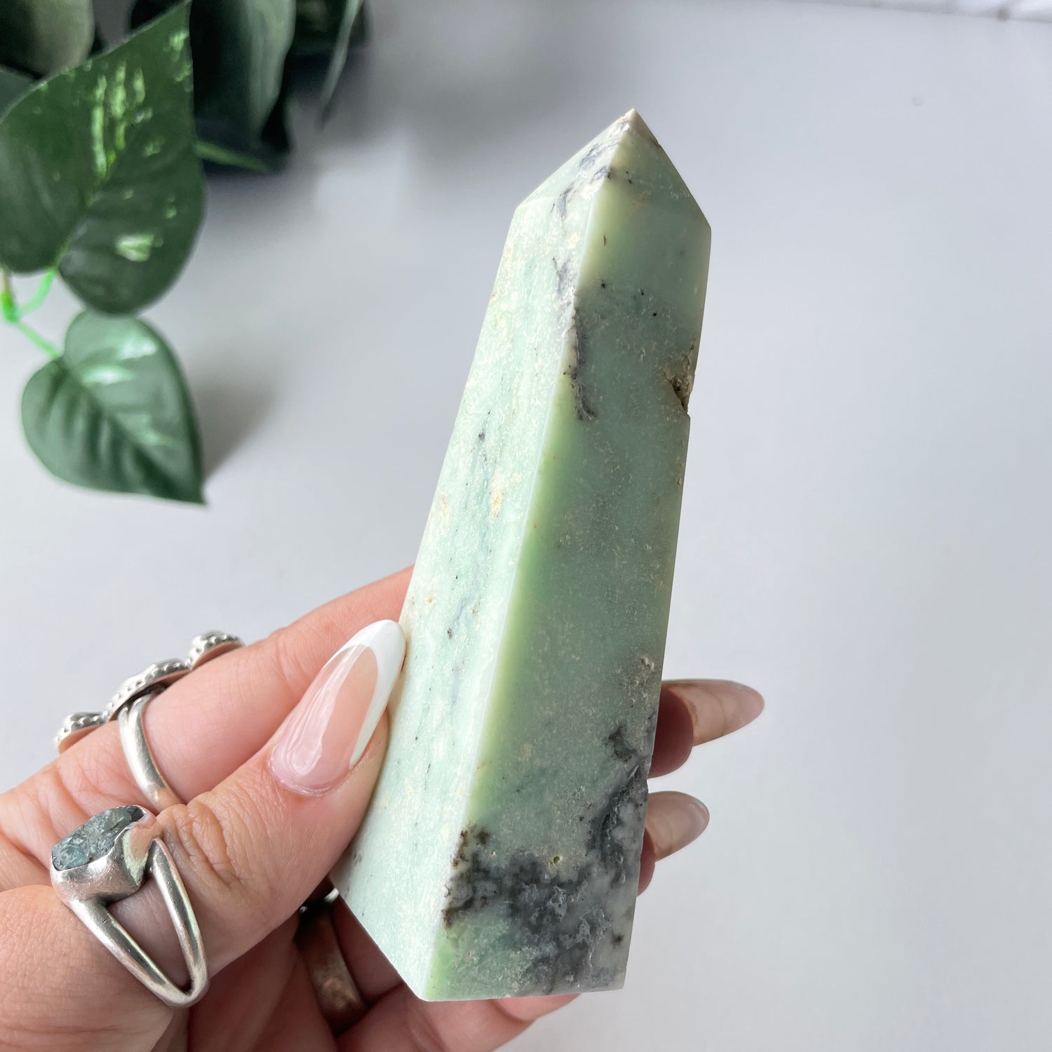 Chrysoprase Obelisk 10.4cm 01
