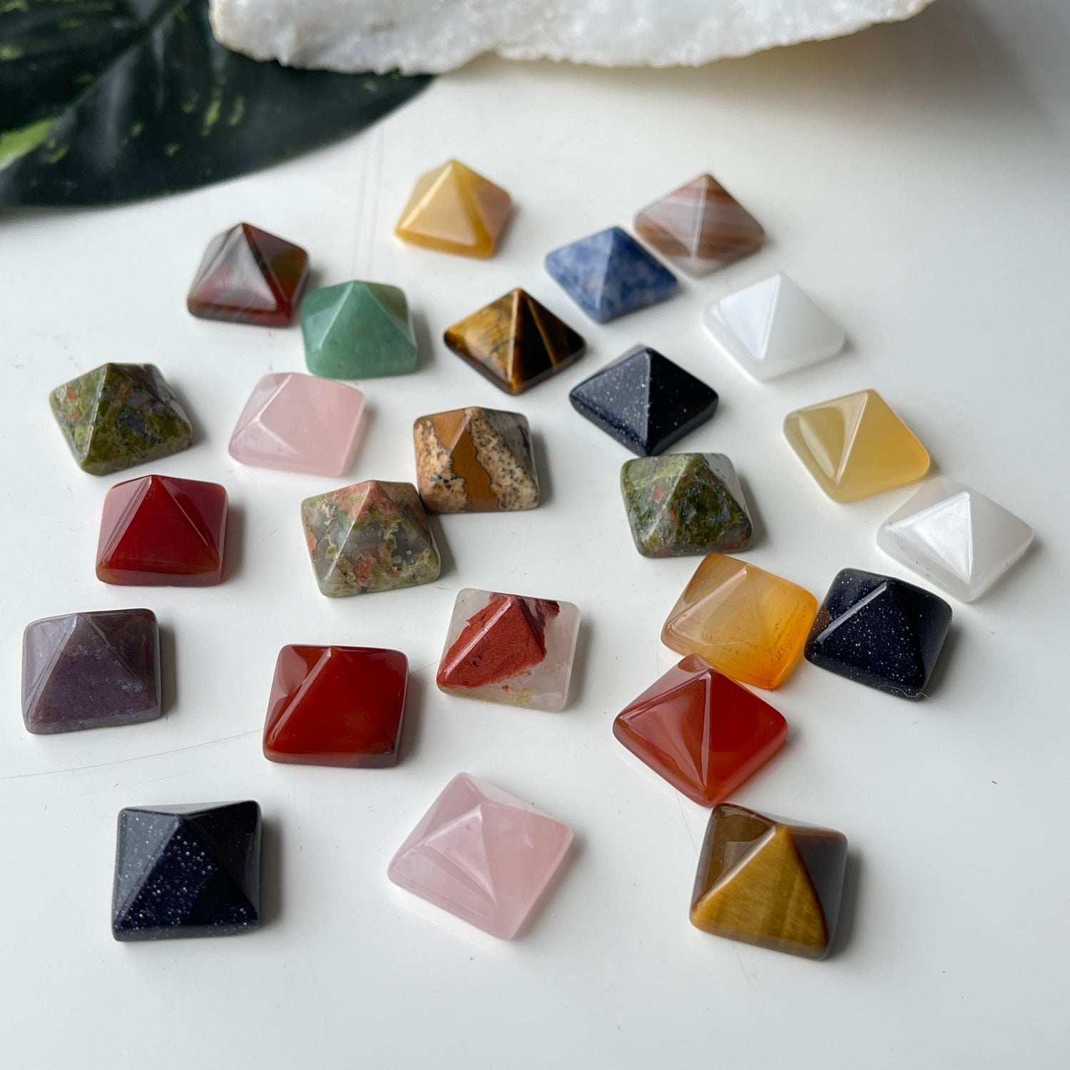 Mixed Crystal Pyramid 1.3cm